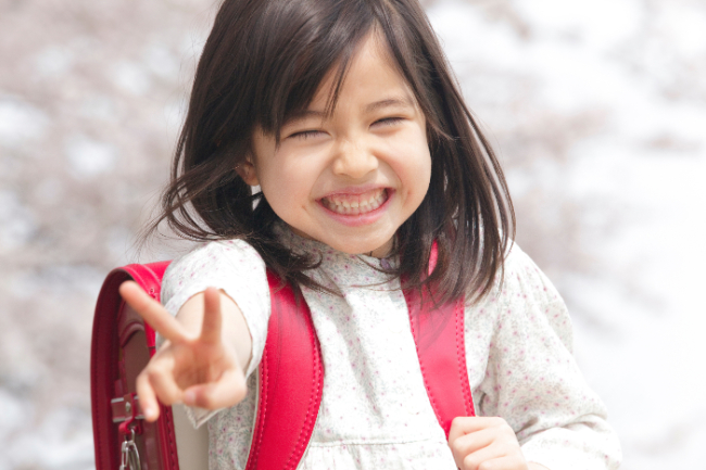 出っ歯治療が完了した子供