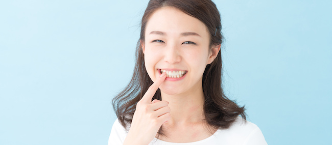 セラミック歯にした女性