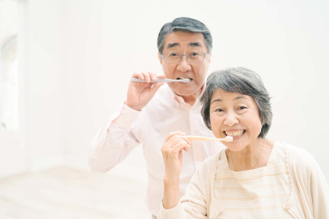 歯周病を防ぐ歯磨きのイメージ