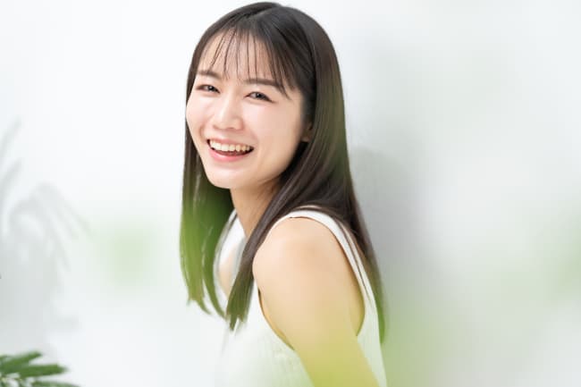セラミックの歯をいれた患者様のイメージ