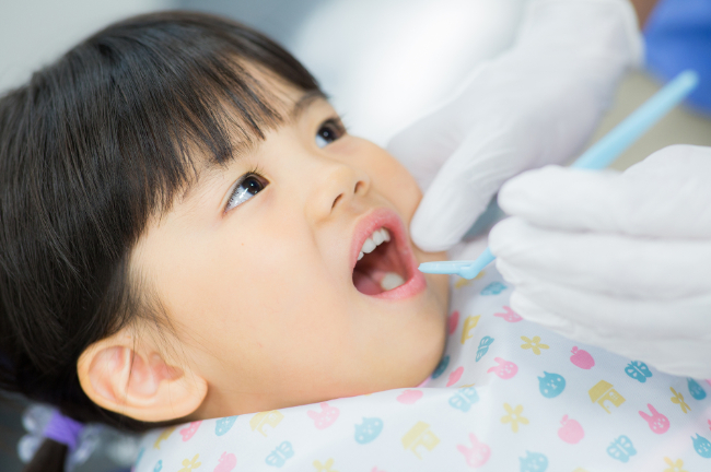 子どもの歯科検診の様子