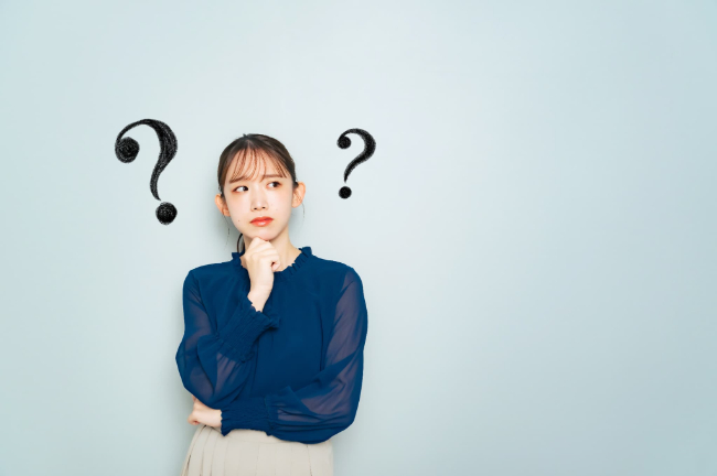 根管治療は何回通うのが一般的か考える女性