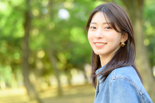 虫歯を予防して笑顔の女性
