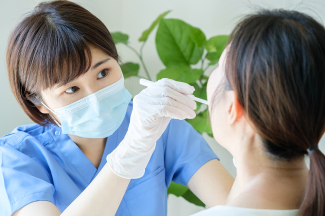 虫歯を予防する為に定期的に歯科検診を受けるイメージ