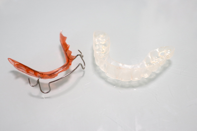 後戻りを防ぐために使用するリテーナー