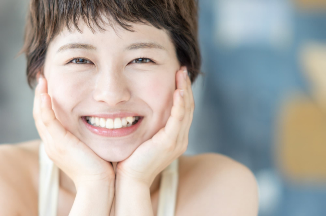 八重歯の女性